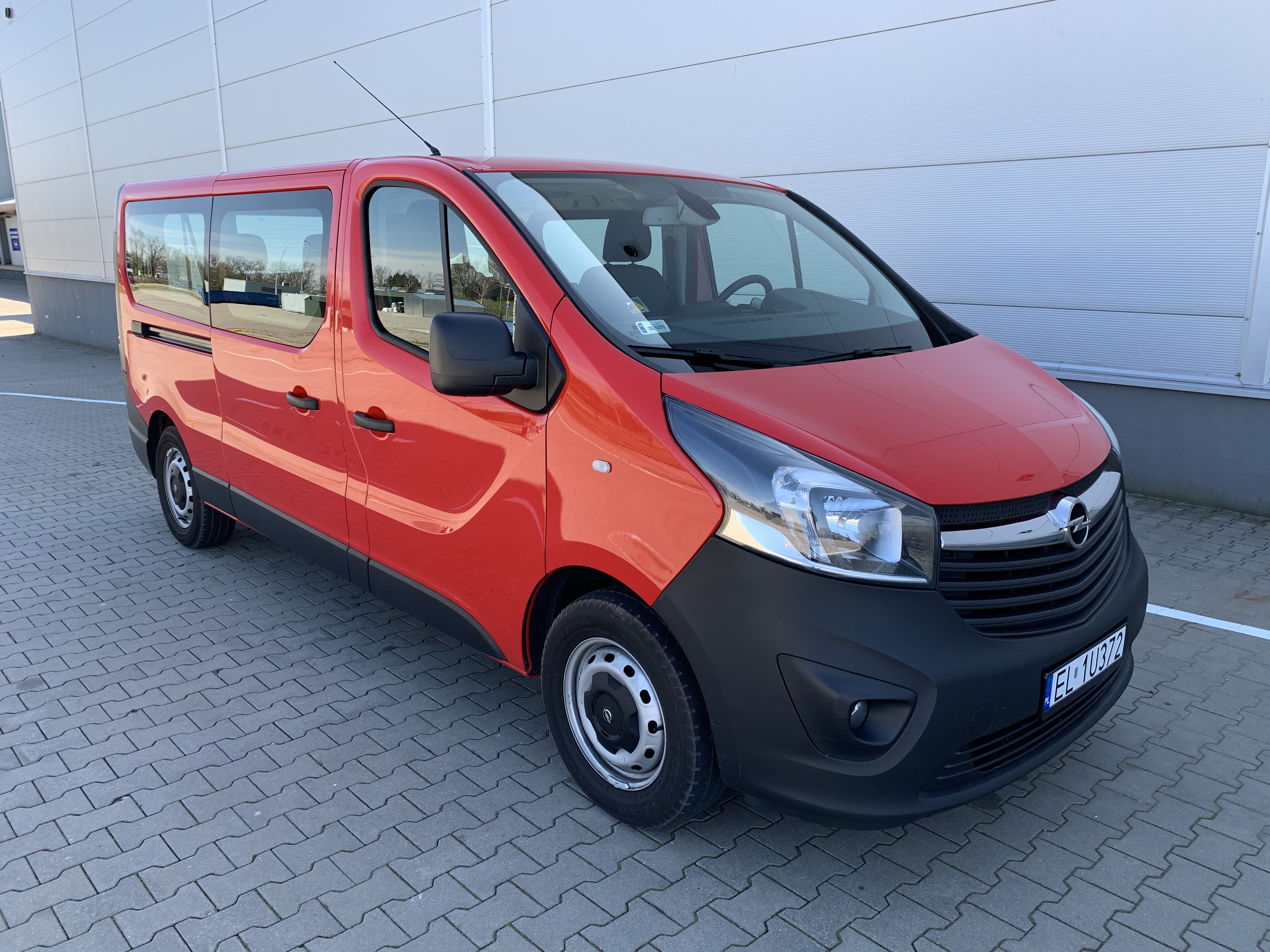 ckcorp.auto.pl - Opel Vivaro B L2H1 - Wersja 9 osobowa, przedłużana